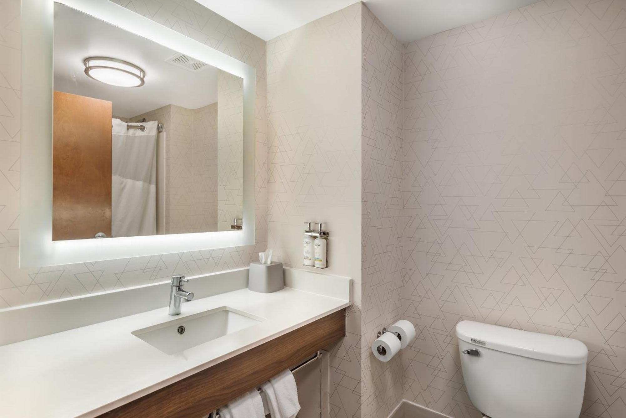 Hotel Express And - Lee By Ihg