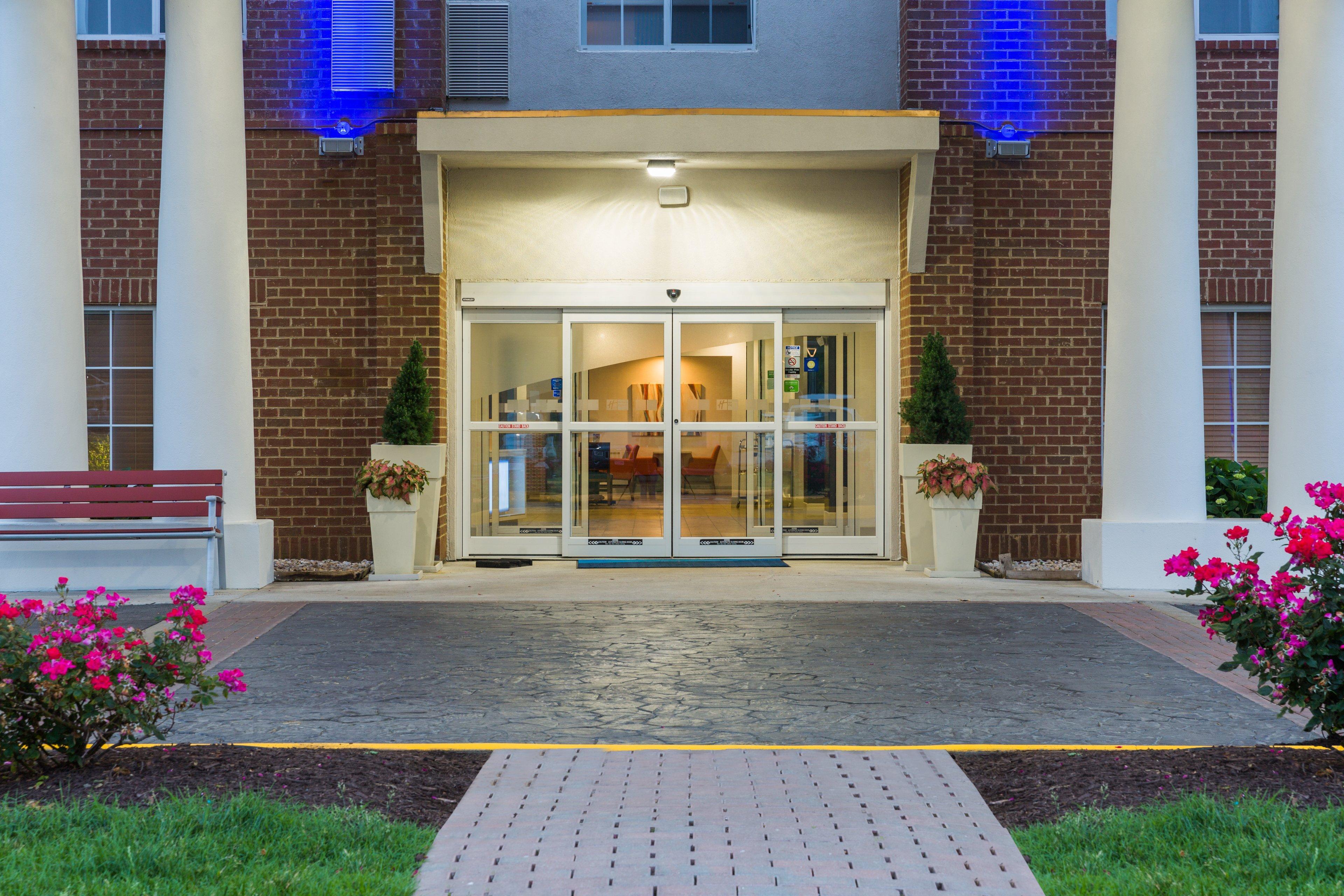 Express And - Lee By Ihg Petersburg